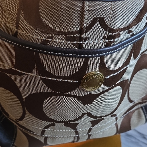 Coach 2007 Ergo Brown Signature Canvas With Leather Trim Shoulder Bag! - Picture 13 of 16